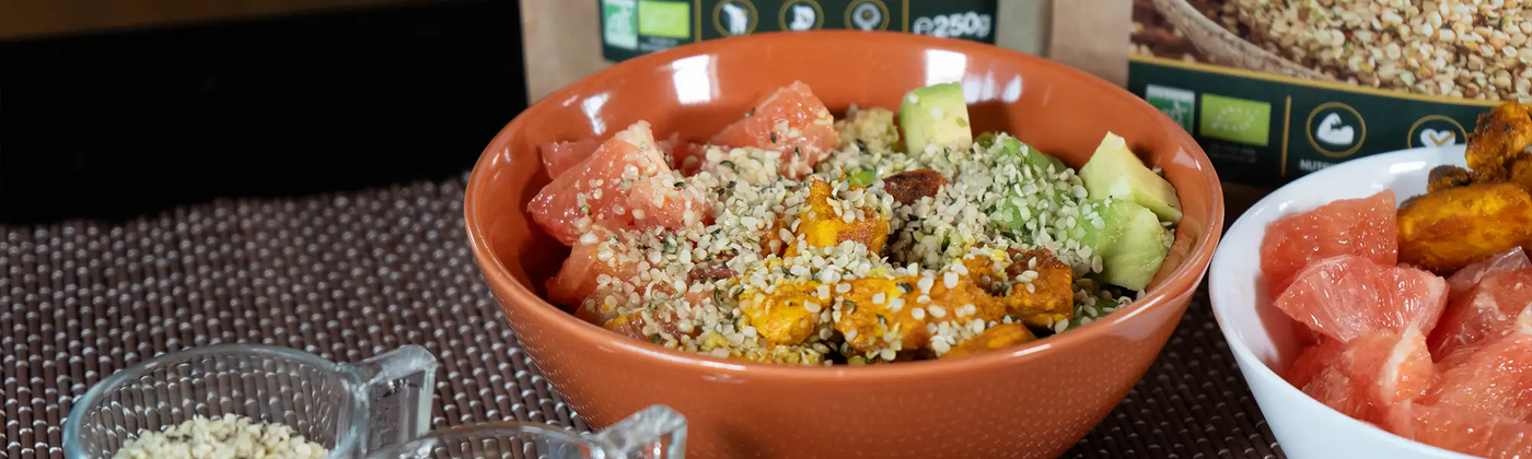 ensalada fresca pollo pomelo canamo curcuma Amoseeds especialista superalimentos Bio